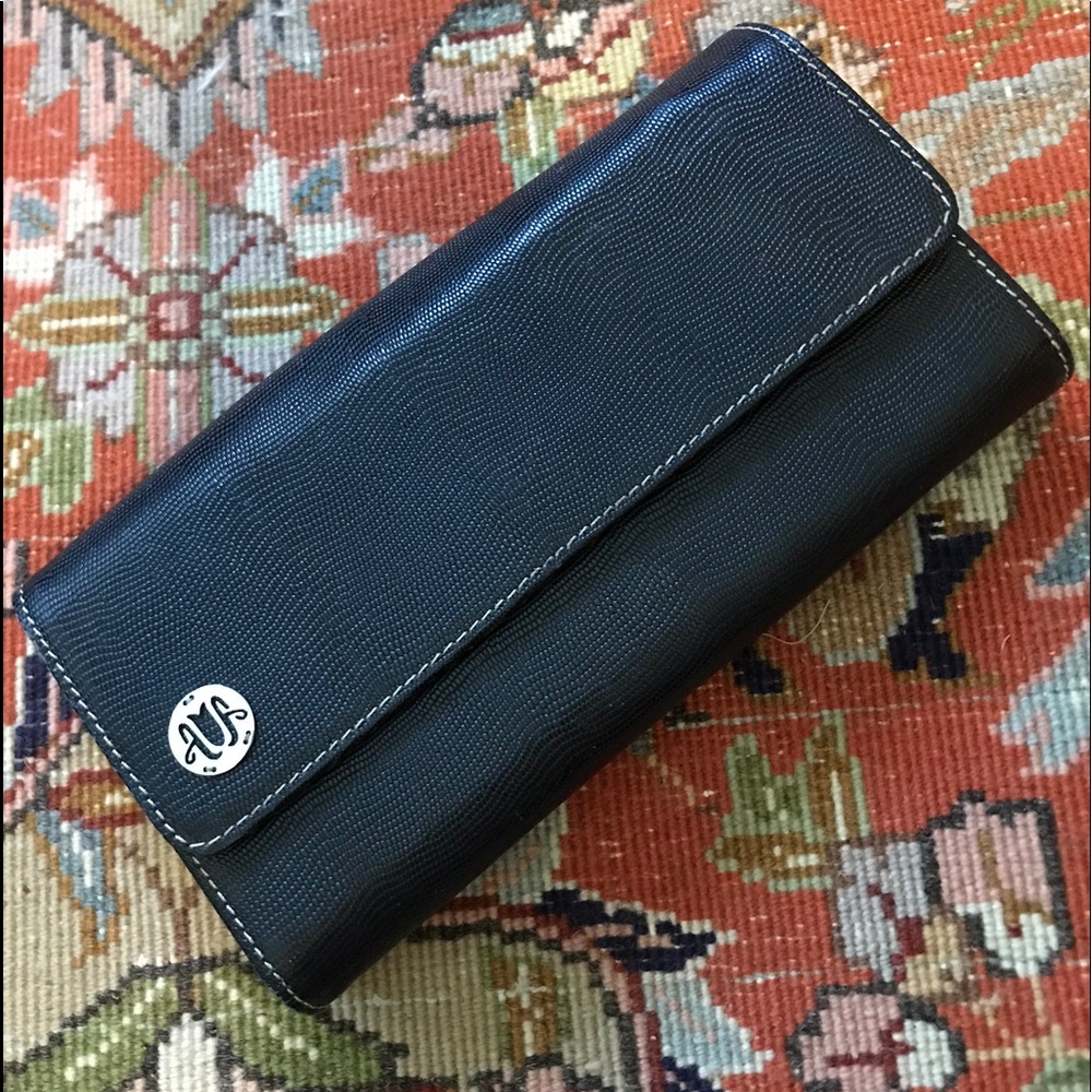 Ava Maistrellis Black Wallet